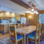 Hutchings Cabin & Apt.